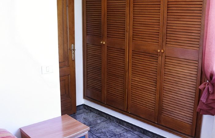 Quiet, bright apartment with stunning views in a small village, with WiFi