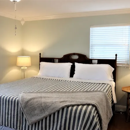 Centrally located to shopping & 10 Minutes to the Beach!