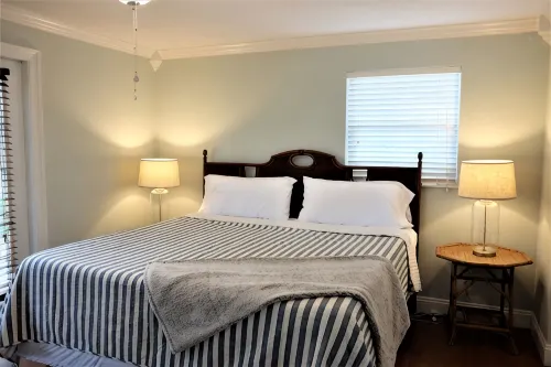 Centrally located to shopping & 10 Minutes to the Beach!