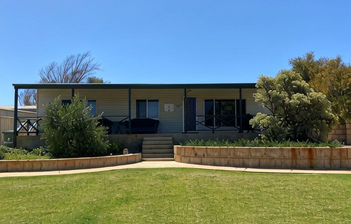 Sandowne House - Families and fisher peoples favourite close to beach