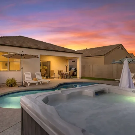 East Valley Peaceful Oasis w/PRIVATE Pool that is HEATED at no extra cost