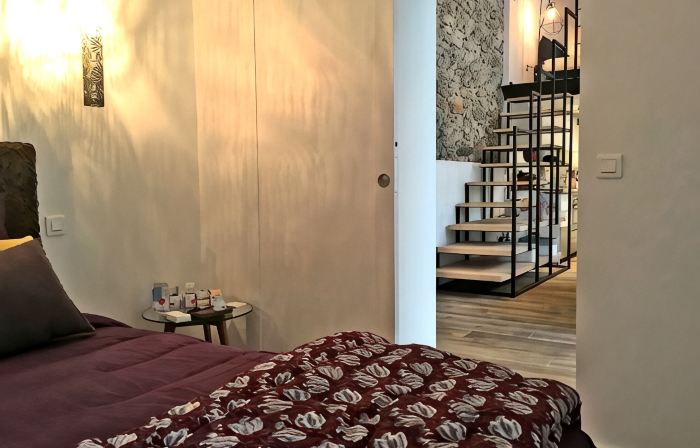 Contemporary bright apartment on Quai Royal with large terrace Sèt