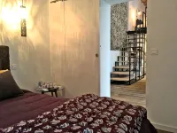 Unique!! unusual! Charming apartment with large garden 10 m from the Royal Canal
