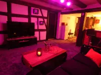 LOVE ROOM Red and black Hotels in Barr
