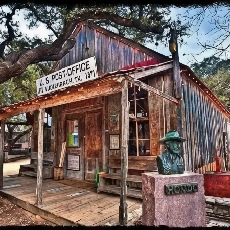 Voted Most Romantic! 1800's Peach Cabin/Close to Downtown/Hot Tub/Peaceful!