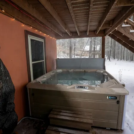 Adirondack Cabin Near Lake Placid & High Peaks: 7 Person Hot Tub and Skiing