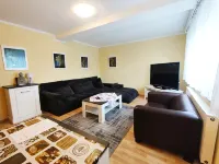 Ferienhaus für 6-8 Personen - Zentral und Sehr Geräumig mit Überdachter Terrasse