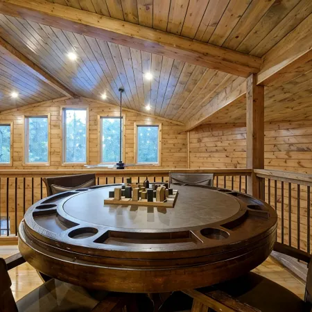 Luxury Cabin with Rustic Charm and Modern Amenities in Broken Bow, Oklahoma.