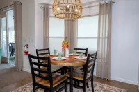 2 King 2 Twin 1 Queen + Enormous Deck 3 BD Lakeview by Waterfront Park & Events - 방갈로