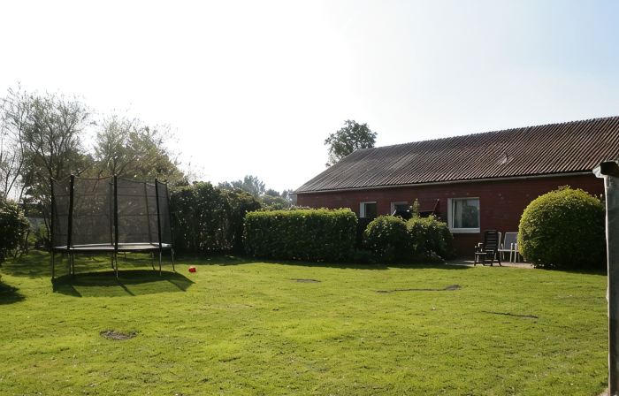 Beautiful vacation apartment with large outdoor terrace near the dike