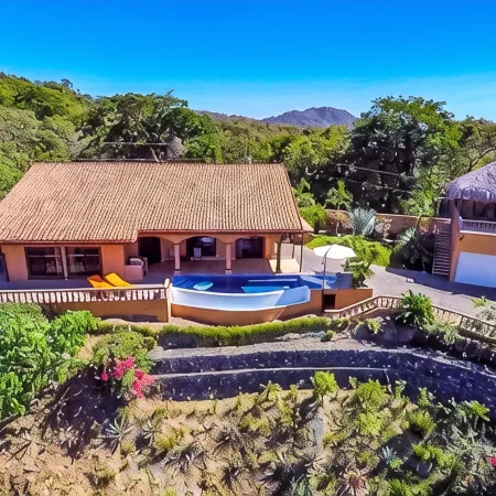 Jungle and Ocean Paradise, Infinity Pool, 4BR/3BA - Private location!