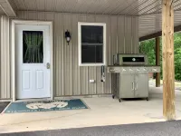 SHADE MOUNTAIN RETREAT ★ CEDAR BARREL SAUNA & HOT TUB!! ★ 28 ACRES ★ SLEEPS 20 - Homestays