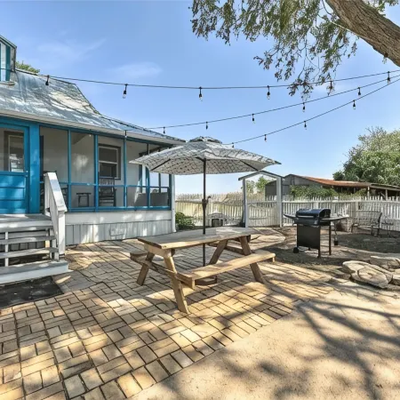 Farmhouse+5 acres.Close to town but still country!