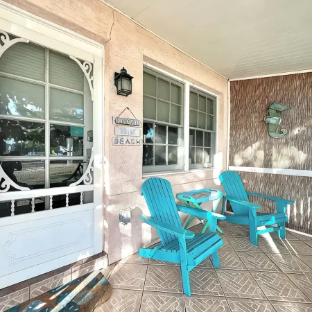 Coastal Cottage 233 - Walk to Beach, King Bed
