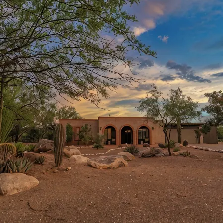 Desert Skies - Beautiful private Tucson home with great mountain views &  pool