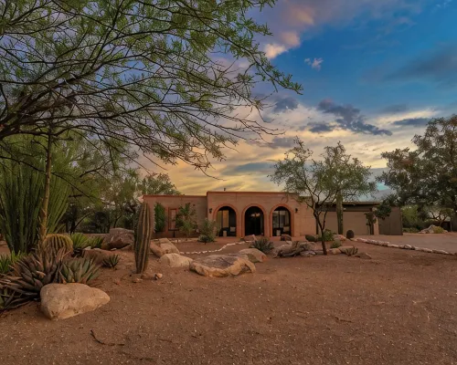 Desert Skies - Beautiful private Tucson home with great mountain views &  pool Hotels in Tanque Verde