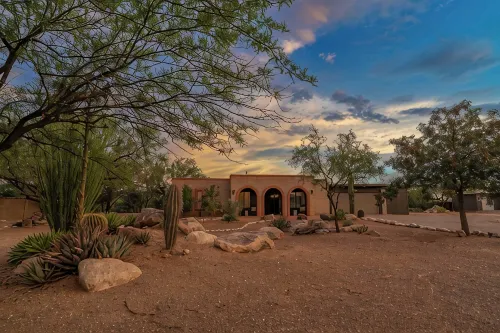 Desert Skies - Beautiful private Tucson home with great mountain views &  pool