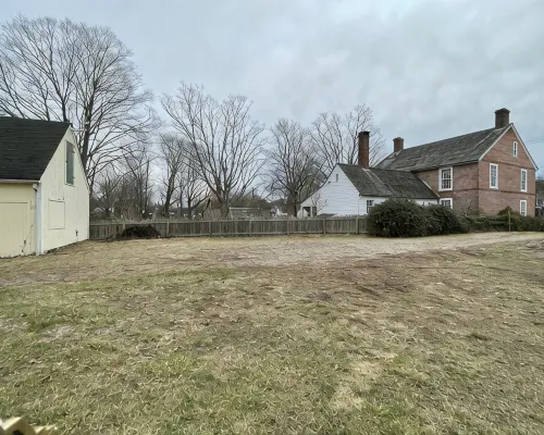 Large Charming Historic House close to Beaches Hotels in Clinton