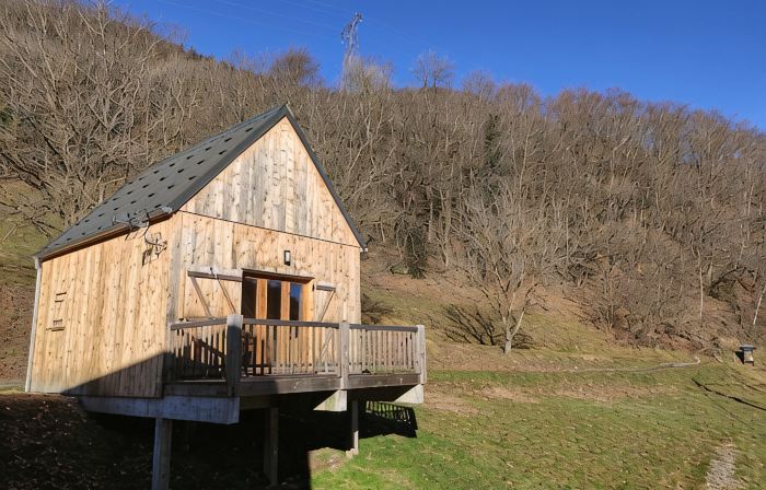 Small brand new wooden chalet on 2 levels with terrace
