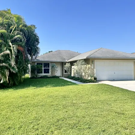 Family-friendly home near Downtown, Stadium, & Beaches.