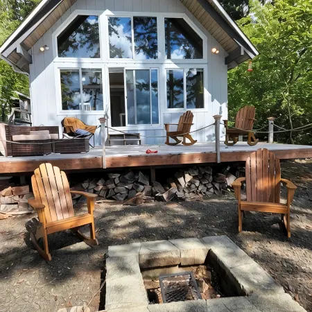 Tranquil Lowbank Waterfront Cottage.