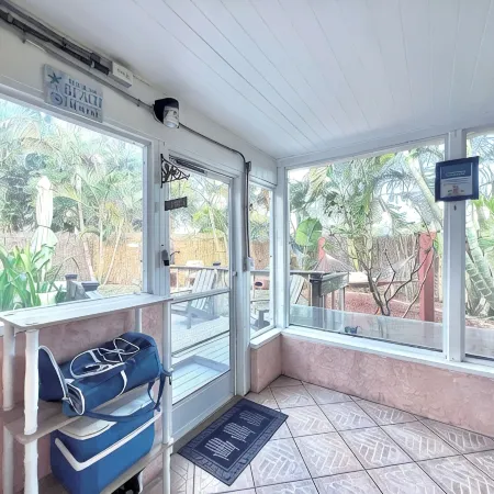 Coastal Cottage 227 - Walk to Beach, King Bed