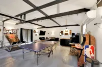 Nine Pines Outpost: Pet Friendly, Hot Tub, Game Room, w/ Private Treetop Escape. - Boutique