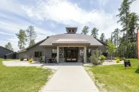 Luxury property with 5 King Suites Air Conditioning, Pool Access, Hot Tub & Wifi - 홈스테이