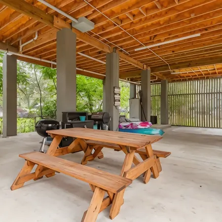 McQueeney Tree-House near lake