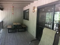 Paradise Cabin in the Pines<br>Comfortable Patios and porch swing <br>Watch kids play - Chalets