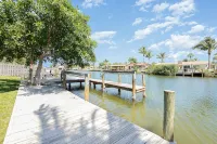 Newly remodeled. Waterfront. 7 min walk from the beach! - 4-نجوم