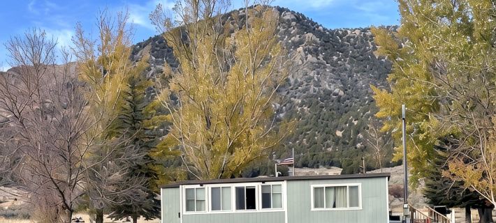 Cozy Cabin on 2 acres with mountain view river access, 5 min to Lava Hot Springs Hotels in Bannock County