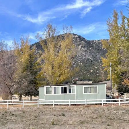 Cozy Cabin on 2 acres with mountain view river access, 5 min to Lava Hot Springs
