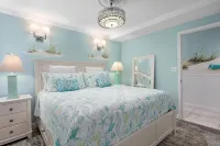 Fantastic Beach Condo, Linens Included!