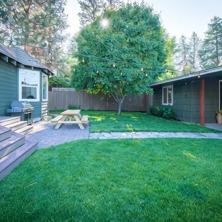 ~LARGE WESTSIDE HOME~ Walk to everything! Welcome to KINGSTON HOUSE
