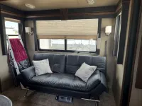 Cozy RV tucked back in a quiet property with plenty of room to relax -  Privatzimmer