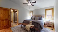 Prime River Frontage Home/ AC/1mi to EP & 2mi to Rmnp/Fish Outside Your Door! - 4-Star