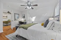 4Br Lakefront Getaway,Hot Tub,Dock - 4-Star