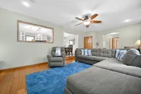 Poconos Peaceful Retreat. Short drive to Ski, Swim, Hike, or Shop! 4 Bedrooms. - 3つ星