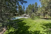 Private, Quiet 2 Bedroom Condo w/ Pool & Hot Tub