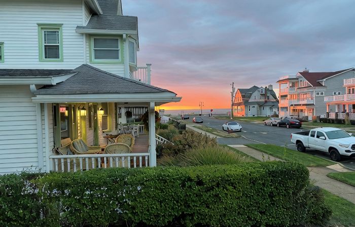 Top Rated!  Only 4 Houses to Beach! Oceanview Deck and 6 Beach Passes Included!