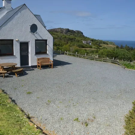 Beautiful & warm family home in stunning location. Close to great hiking trails.