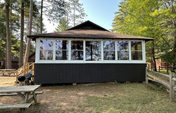 Charming Cedar Lakeside Cottage at Elbert's Resort