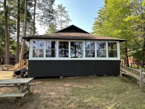Charming Cedar Lakeside Cottage at Elbert's Resort