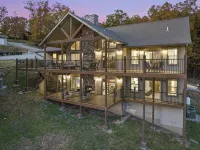 Luxe Lodge: Gaming Paradise W/ Breathtaking Lake Views, Indoor Pool Close to SDC - Gym