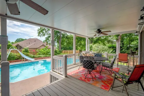 "Lakeshore Landing"- Next to Lake Norman, Pool, Game Room, Pickleball, Putt Putt -  Ferienhäuser