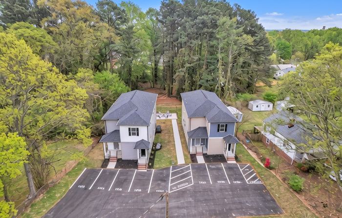 Family & Pets Welcome: 2BR in DT Greer w/ Fire Pit