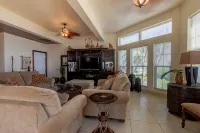 Two Bedroom, Beautifully Decorated, Ocean Front Condo - Gold Standard Approved - Homestays