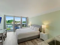 RAMADA SARASOTA CONDO HOTEL#407 Waterfront Balcony, King Bed,  Pool, Kitchenette 휫필드 호텔