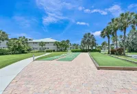 NEW Luxury 3 BR Greenlinks Condo totally remodeled!  Sleeps 8!
